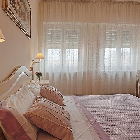 Il Castello Guest House サッサリ エクステリア 写真