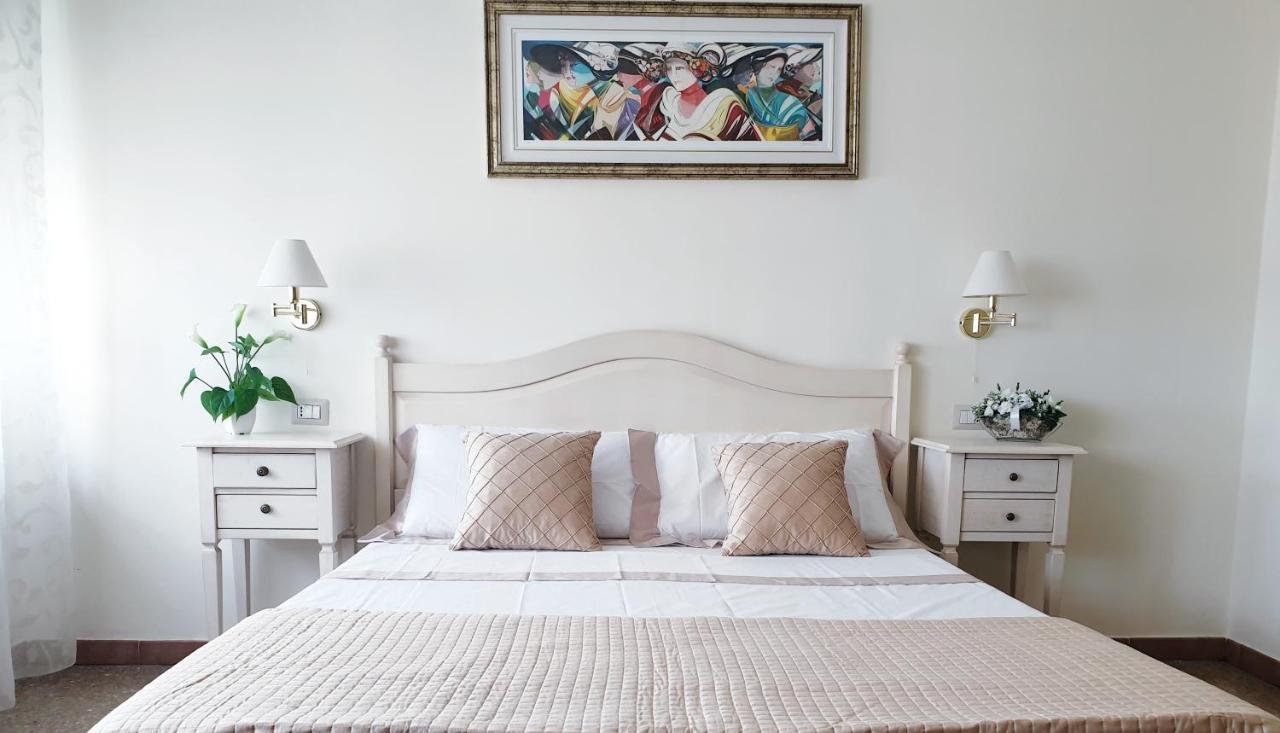 Il Castello Guest House サッサリ エクステリア 写真