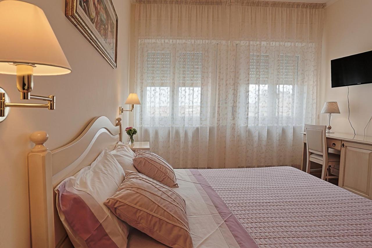 Il Castello Guest House サッサリ エクステリア 写真