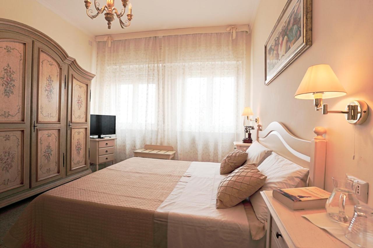 Il Castello Guest House サッサリ エクステリア 写真