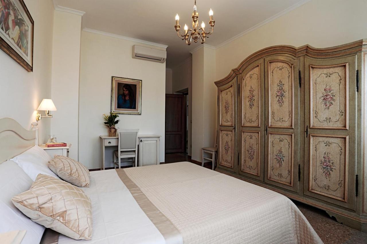 Il Castello Guest House サッサリ エクステリア 写真