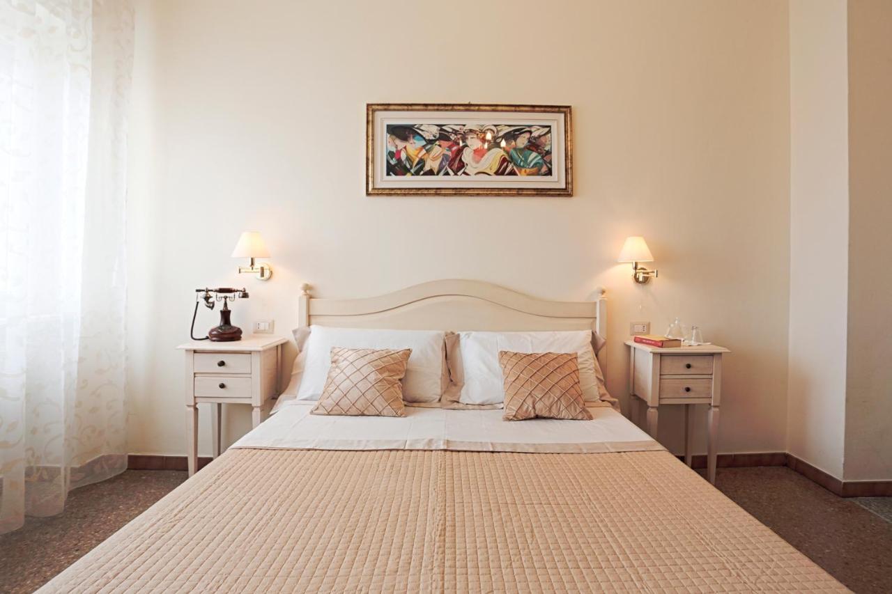 Il Castello Guest House サッサリ エクステリア 写真