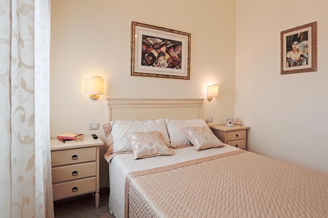 Il Castello Guest House サッサリ エクステリア 写真